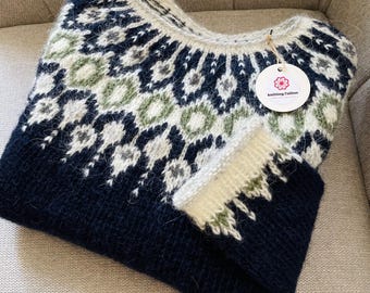 Maglione Telja in lana islandese, Lopapeysa nordico blu lavorato a mano, maglione scandinavo Fair Isle, pullover minimalista personalizzato in stile norvegese