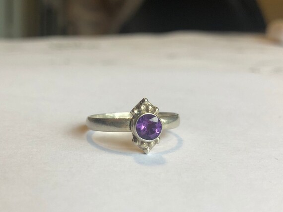 Vintage Sterling Silver Ring with Purple Stone Am… - image 3