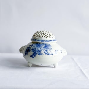 Antique Blue and White Japanese Porcelain Censer Incense Burner Ritual Alter Burning Incense Holder Foo Dog Footed Bowls