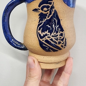 Handgemaakte keramische mok – Blauwe gaaien