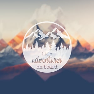 Naklejka na samochód Little Adventurer, naklejka na górski las, znak bezpieczeństwa dziecka, dziecko na pokładzie, dekoracja pojazdu, dostępna personalizacja