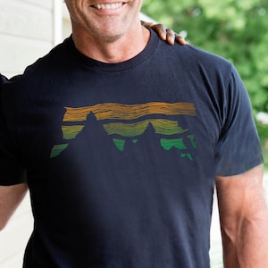 Men&#39;s Mountain TShirt | Mountain Wave Fade - Mountain Graphic Tee - Mens TShirt - Hand Drawin  TShirt Mens/WomensShort-Sleeve Unisex T-Shirt