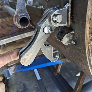 Bbq door clamp