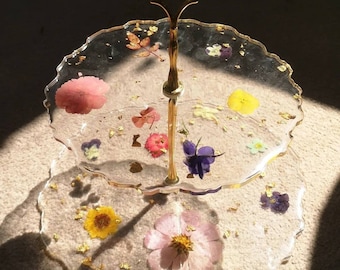 Suporte para bolo de resina de flores silvestres | Suporte para chá | Suporte para cupcake | Flores prensadas