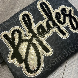 BLADES MANICA CORTA Applique di paillettes glitterate e ricamate per la giornata della partita, maglietta, mascotte della scuola, spirito scolastico, mamma cheerleader, hockey