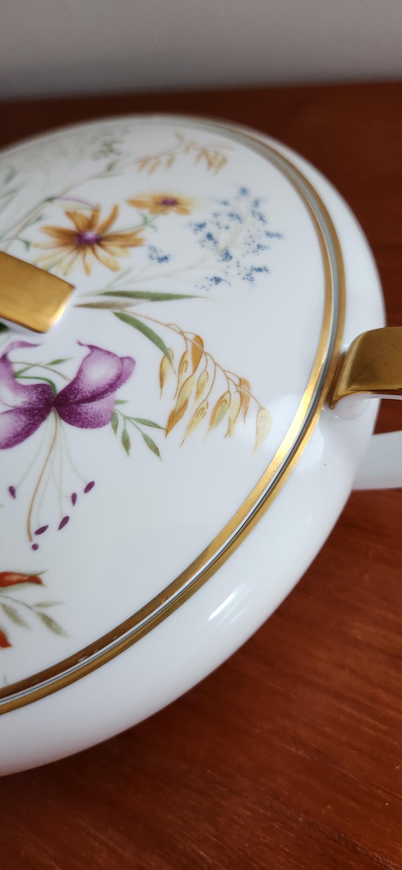 ヴィンテージ ノリタケ 磁器製スープチューリン：花柄と金彩の食器