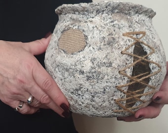 Ręcznie robiony wazon Wabi Sabi z papier-mâché – duża rzeźbiarska doniczka organiczna – naczynie o prymitywnej teksturze – wystrój domu w stylu ziemistym – wyjątkowy prezent