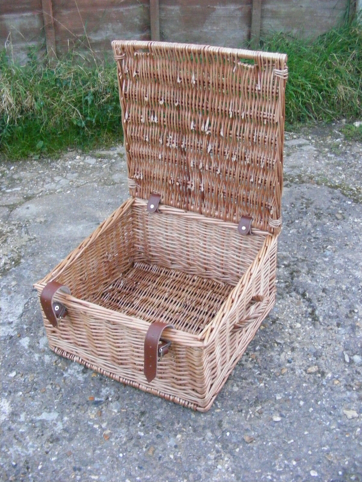 Lovely Medium Fortnum Mason F&M Hamper Wicker Picnic Storage