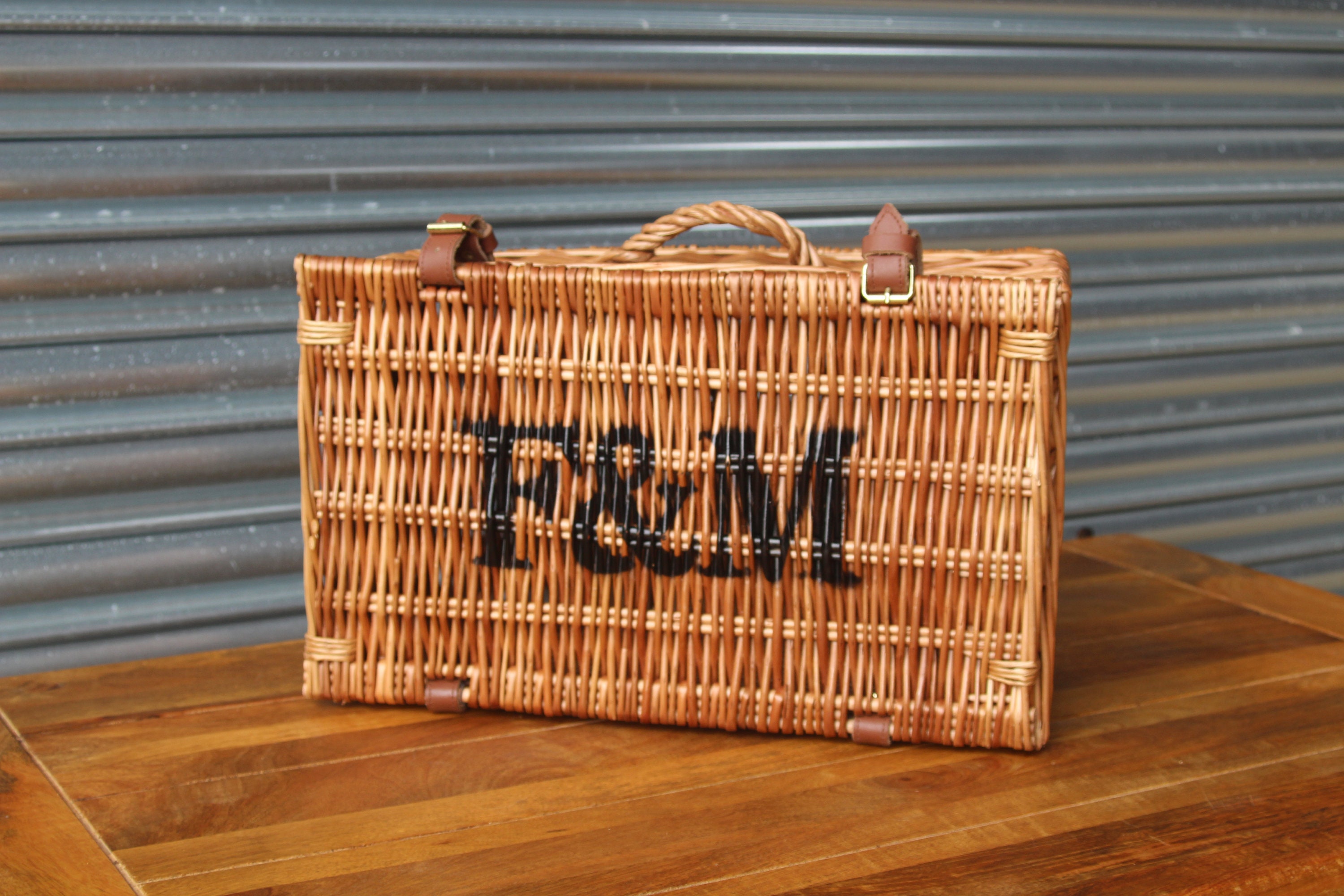 Excellent Small Fortnum Mason F&M FM Hamper Wicker Picnic Excellent Small Fortnum Mason F&M FM Hamper Wicker Picnic