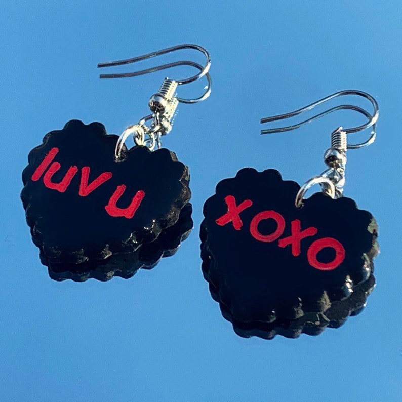 luv u xoxo black and red heart shaped lovecore handmade polymer clay earrings