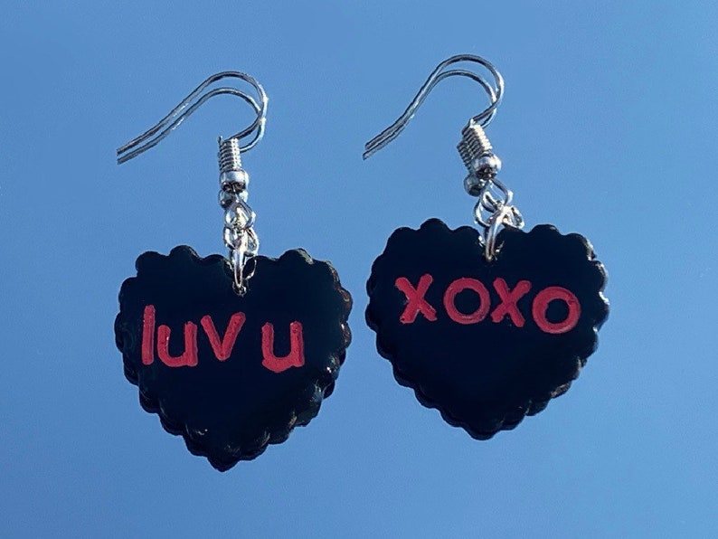 luv u xoxo black and red heart shaped lovecore handmade polymer clay earrings
