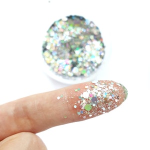 Brillo grueso de holograma de mezcla plateada para manualidades de resina, brillo para arte de uñas, cuerpo, maquillaje, cabello, cara