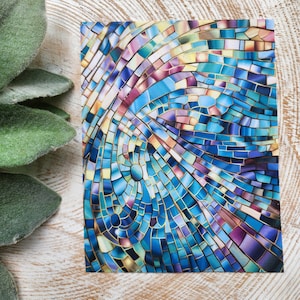 Puede incluir: Patrón de mosaico abstracto en tonos azules, morados y dorados. Las baldosas de mosaico están dispuestas en un patrón de remolino, creando una sensación de movimiento y profundidad.