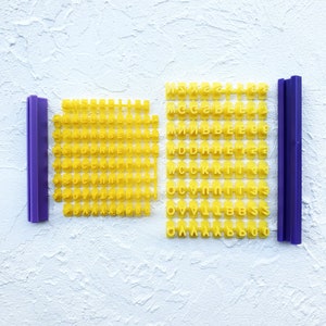 Sellos de arcilla polimérica "Letras" con relieve