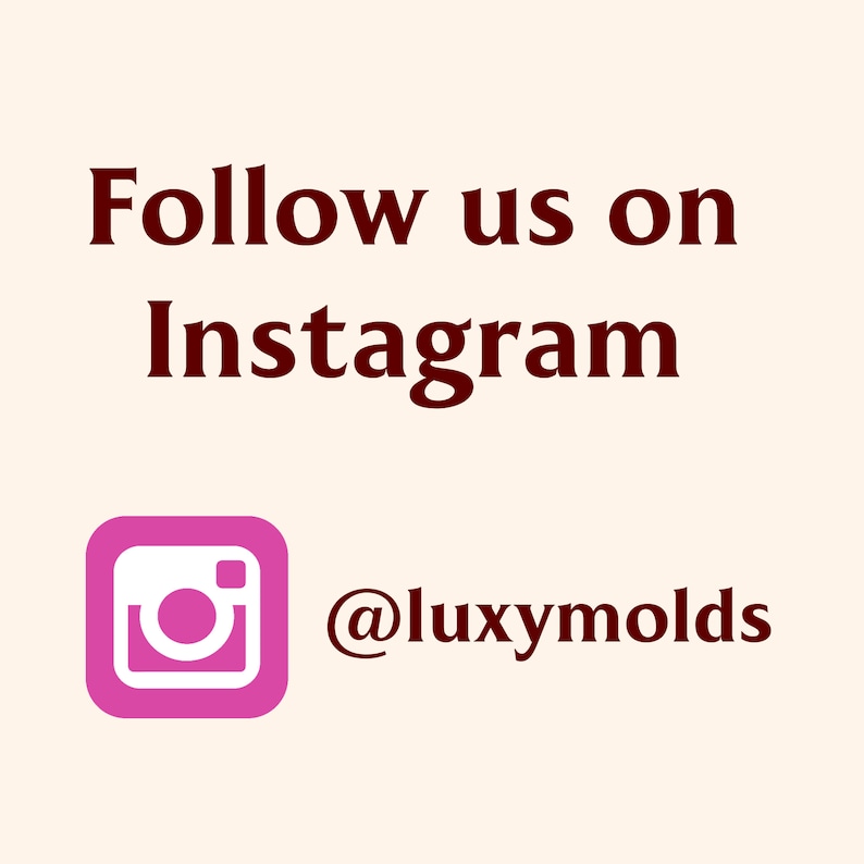 Puede incluir: Icono de Instagram rosa con un gr&aacute;fico de c&aacute;mara blanco. El texto dice "S&iacute;guenos en Instagram @luxymolds"