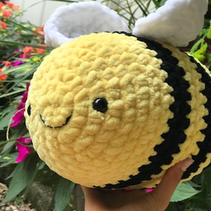 Jumbo Crochet Bee
