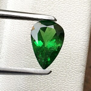 Natural Tsavorite Garnet high quality green garnet, weight 1.16 CT , 8.70 x 5.80 Size Pear shape