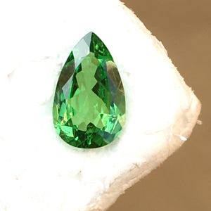 Pear Tsavorite Garnet: 0.75 Carat Gemstone for Jewelry Making