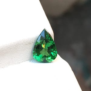 Tsavorite Garnet Cut, 6 x 8 MM Size, Green Garnet, 1.0 Cts Weight, Pear Shape,