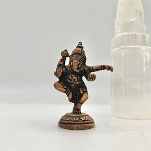 Estatua de Ganesha danzante de cobre tallada a mano, decoración de altar (6,35 cm)