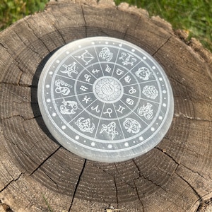 Plaque de charge pour roue du zodiaque en sélénite, station de charge Sélénite gravée, plaque de guérison en cristal, carte astrologique, disque de sélénite mandala