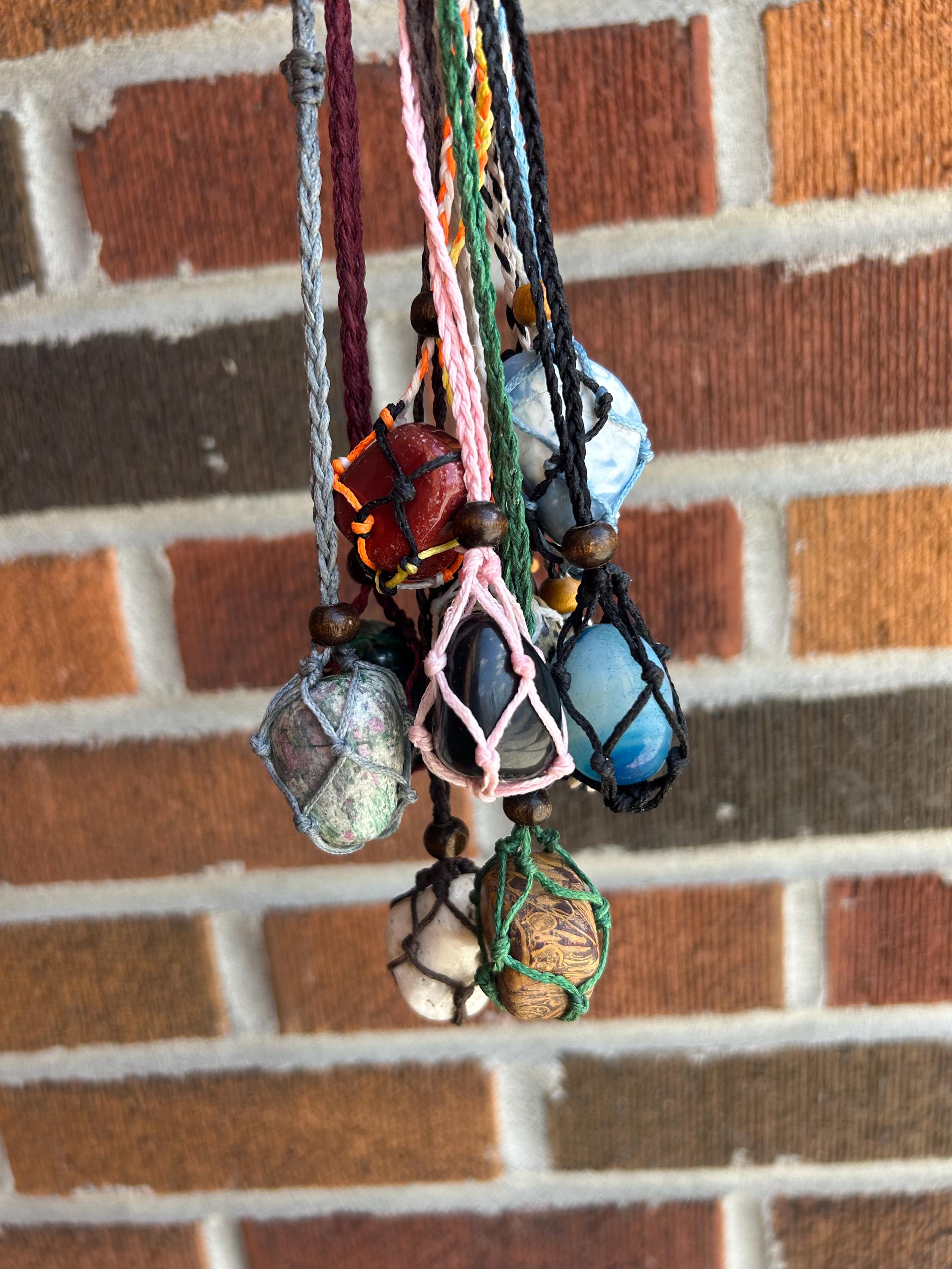 seed and soil Macramé stone necklaceAgat