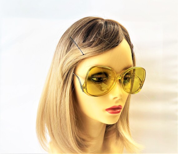 Vintage 1980s Womens Drop-Arm Sunglasses with Cus… - image 3
