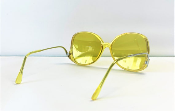 Vintage 1980s Womens Drop-Arm Sunglasses with Cus… - image 10