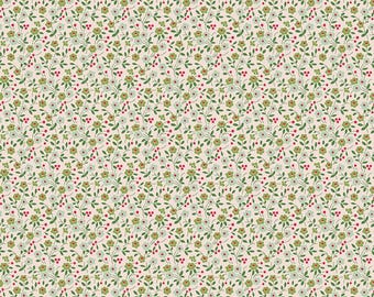 Könnte beinhalten: Ein Stoffdruck mit einem sich wiederholenden Muster aus kleinen hellblauen und olivgrünen Blumen mit dunkelgrünen Blättern und winzigen roten Beeren auf hellcremefarbenem Hintergrund, mit einem 30 cm Lineal am unteren Rand.