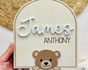 Letrero personalizado con osito de peluche para bebé – Placa de madera con nombre de hospital / Decoración para habitación de recién nacido