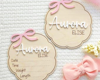 Letrero con lazo para el nacimiento y el nombre / Anuncio de recién nacida para el hospital / Recuerdo personalizado para bebé niña