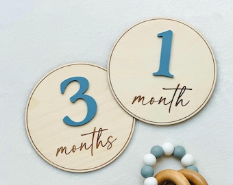 Engraved Baby Milestone Markers , Wooden Monthly Milestone Signs with Acrylic Numbers