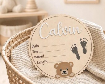 Letrero personalizado con datos de nacimiento del bebé y huellas de pies / Nombre de la habitación infantil en madera / Recuerdo de osito de peluche para recién nacido