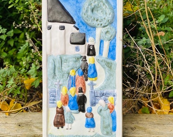 Søholm, Dinamarca, decoración de pared de pavo real. Joseph Simon: personas, cerámica escandinava de mediados de siglo, tapiz danés. Placa de gres, Gres