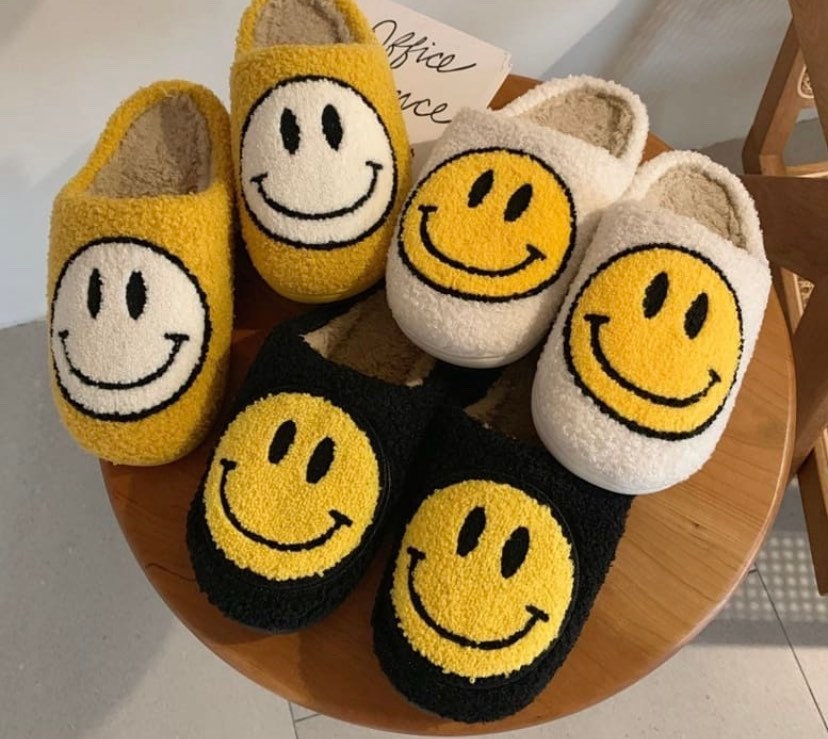Smile Slippers / Retro Style Smiley Slippers / Indoor slippers / bedr…