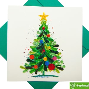 Árvore de Natal com cartão de saudação de quilling de estrela amarela - Arte dedicada feita à mão/feita de coração. Design de cartão de saudação para todas as ocasiões