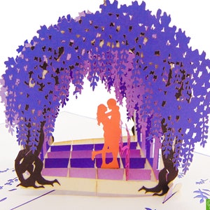 Coppia sotto l'arco di glicine, biglietto pop-up, biglietto d'auguri pop-up 3D - Arte unica fatta a mano dedicata. Biglietto d'auguri di design per tutte le occasioni