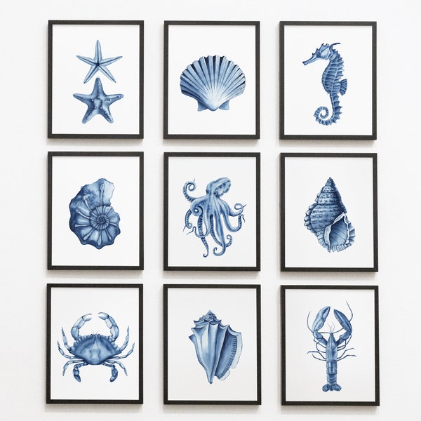 Zeeleven prints set van 9. Marineblauwe kustafdrukbare muurkunst. Aquarel schelpen, octopus, zeepaardje, krabposters. Schaaldierkern kunst