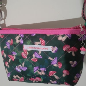 Small mushroom crossbody/ messenger bag/ zipper closure/
