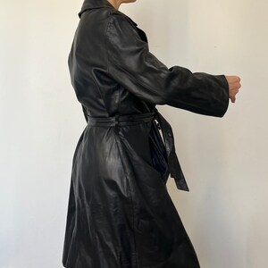 Vintage svart lädertrenchcoat: Avant Garde-överrock, storlek M/L bild 4