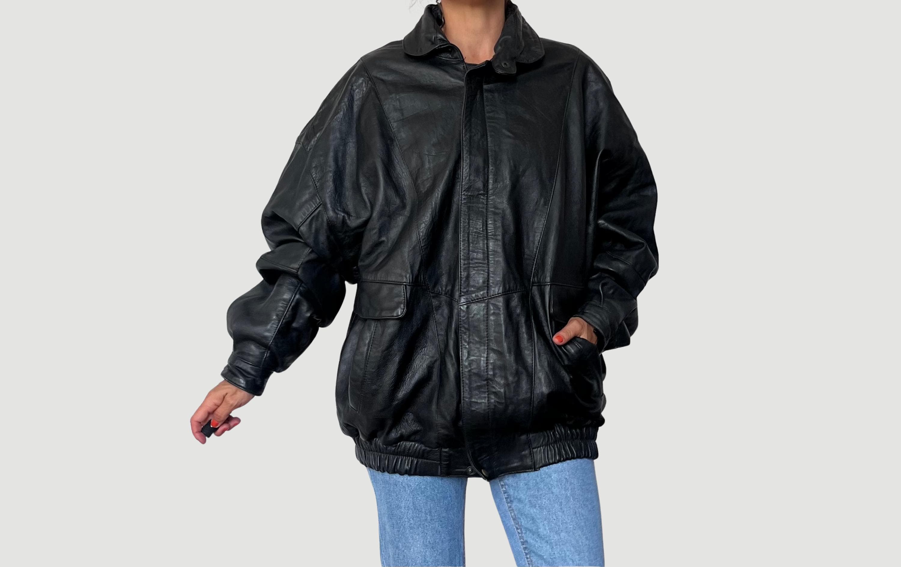 Vintage Woman Black Leather Bomber Jacket - Oversize Aviator Vintage Woman Black Leather Bomber Jacket - Oversize Aviator