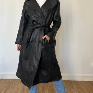 Vintage svart lädertrenchcoat: Avant Garde-överrock, storlek M/L bild 5
