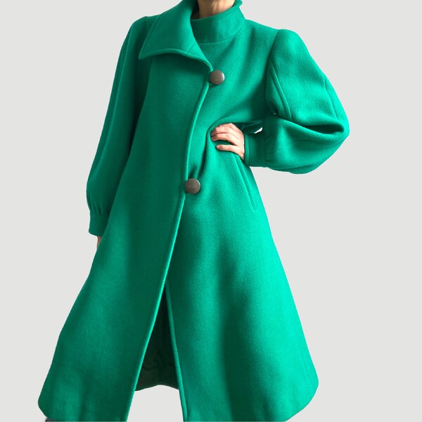 Vintage Green Wool Coat - Warm woman long overcoat - Puff sleeves coat - 1980s - Size 44/ XXL - Excellent vintage condition