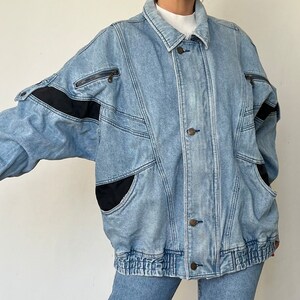 Giacca vintage in denim blu lavaggio donna di John Baner Jeans oversize da donna blu cielo Giacca in denim bomber leggero Taglia XL anni '90 immagine 7