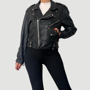 Vintage Woman Black biker Leather jacket - Crop Motorcycle Biker jacket - Heavy leather jacket - Size S/M - 1990s
