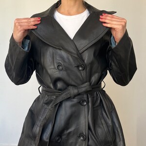 Vintage svart lädertrenchcoat: Avant Garde-överrock, storlek M/L bild 6