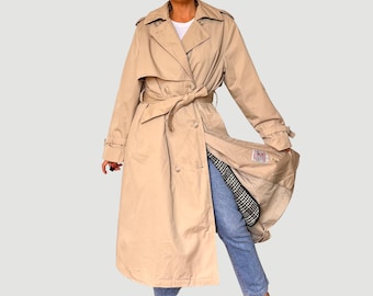 Vintage Woman Beige Long Trench Coat by London Fog - Double breasted Trench with belt - Removable herringbone inner lining - Size M/L - 90s