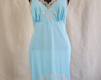 1950s-1960s Powder Blue Slip w Contrasting Beige Lace Accents Sz L