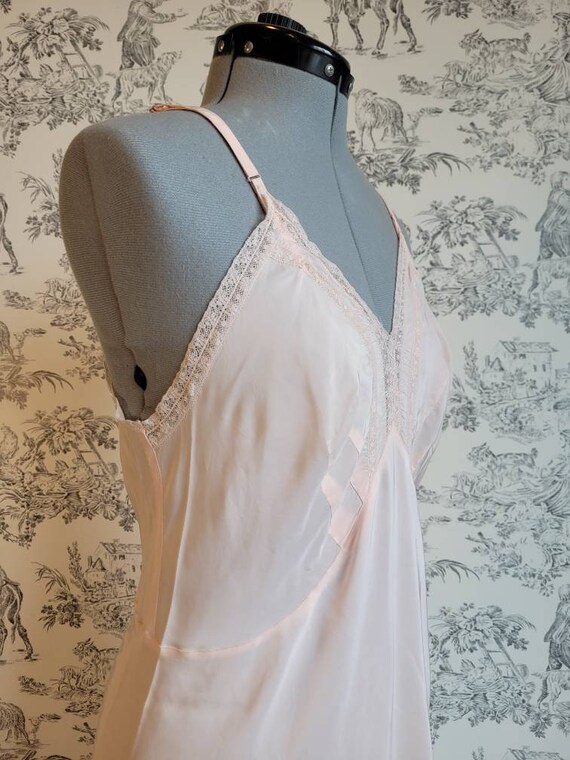 1950s Silky Soft Pink Slip w Lace Trim - image 7