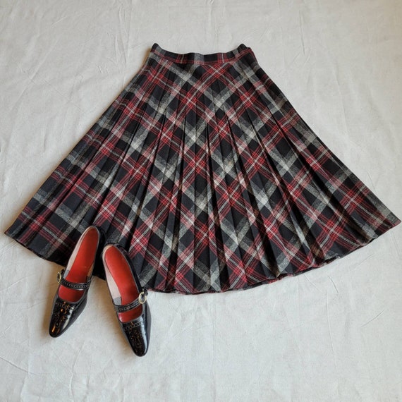 1970s Black & Red Plaid Wool Pleated Skirt - image 1